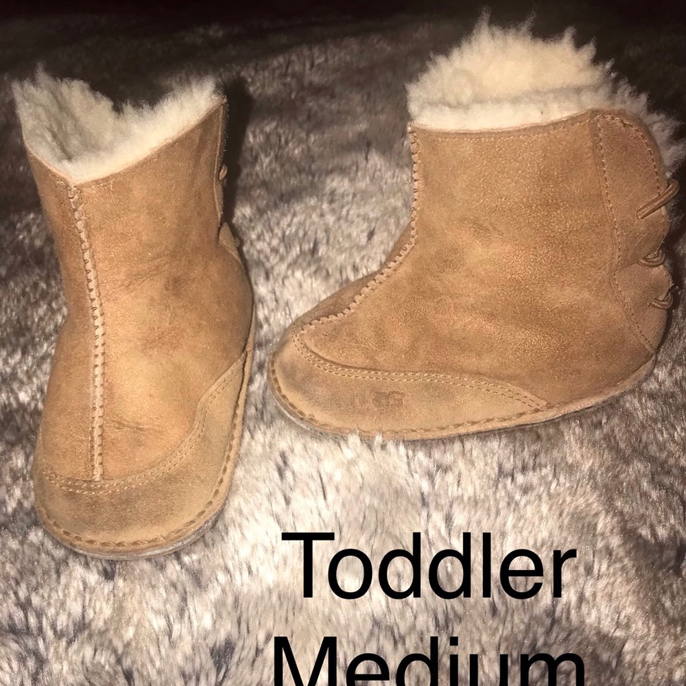 Toddler size medium Ugg boots